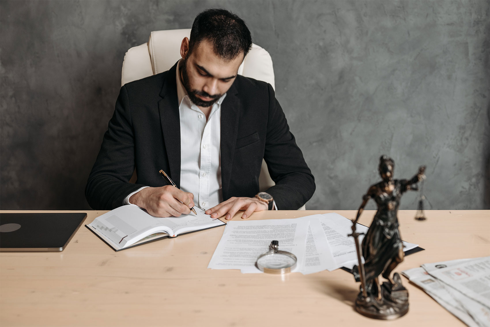 Jaki powinien być profesjonalny adwokat?